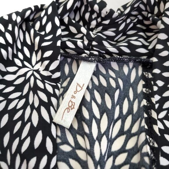 Do & Be | Abstract Pattern Deep V Stretch Top Y2K Retro Style - Picture 6 of 7